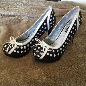 Black and white polka dot heels. Dollhouse.