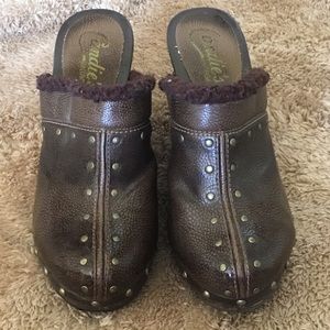 Candies slip on boot platform.