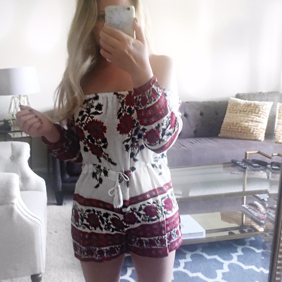 Floral Off Shoulder Romper. - Picture 4 of 4