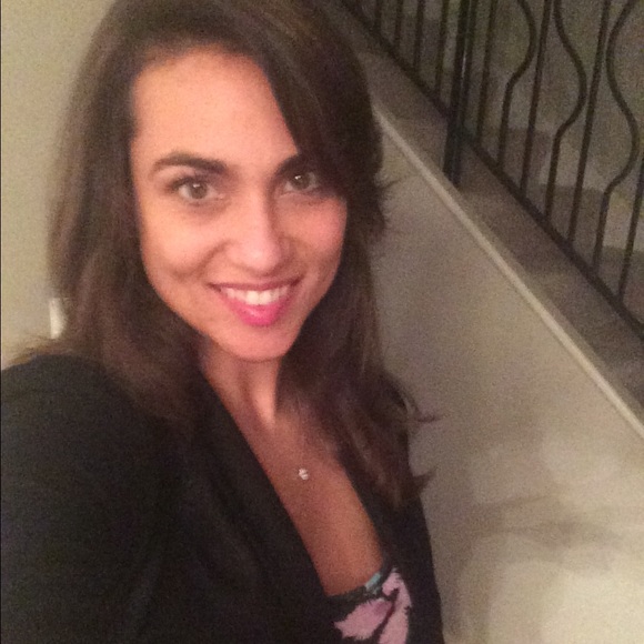 Meet your Posher, Christina - Picture 2 of 2