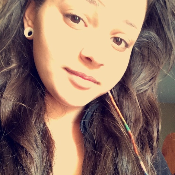 Meet your Posher, Hallie - Picture 2 of 4