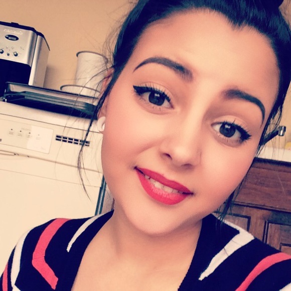 Meet your Posher, Hallie - Picture 3 of 4