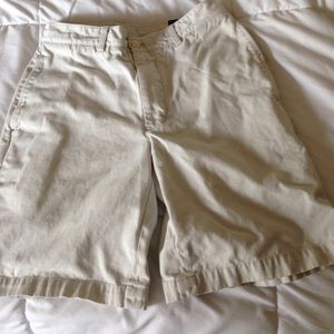 Vineyard vines shorts men's size 28 waist.