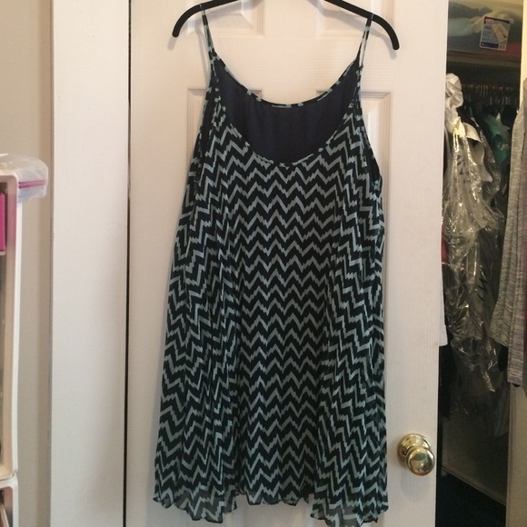 NWOT BCBGeneration chevron printed dress - Picture 2 of 4