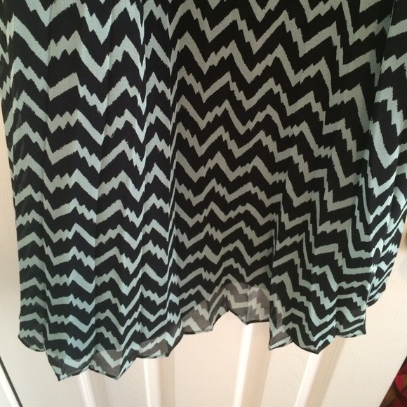 NWOT BCBGeneration chevron printed dress - Picture 4 of 4