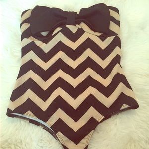 Bow tie strapless bodysuit