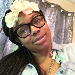 Meet your Posher, Raquel