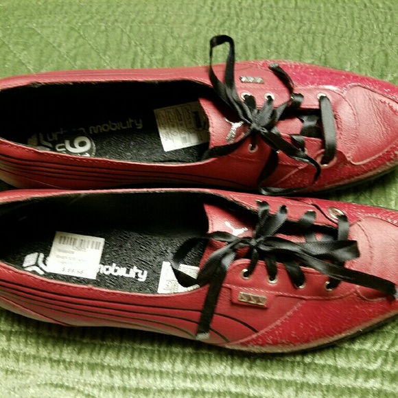 PUMA womens sz 9 1/2 urban mobility shoes
