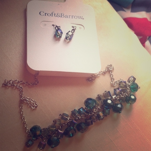 Earring and necklace beaded set