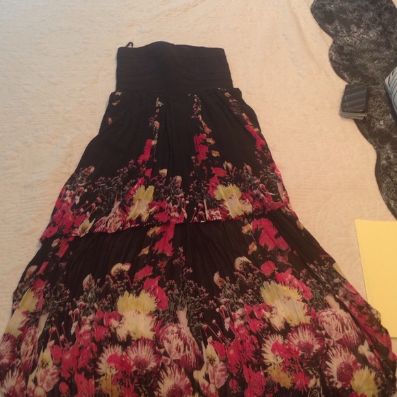 Color black with flowers.
