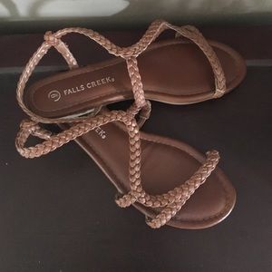 VGUC falls creek brown braided sandals size 9