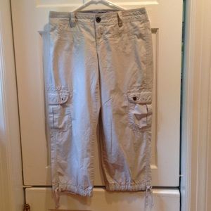 Tommy Hilfiger Cargo Style Capri Pants Size 4