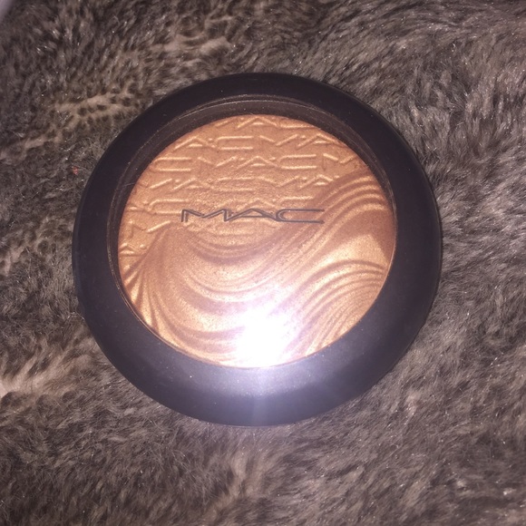 MAC EXTRA DIMENSION SKINFINISH - "Magnetic Appeal"