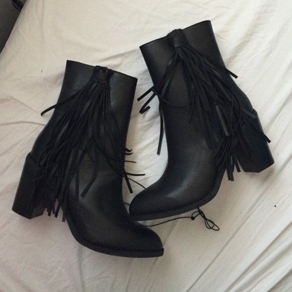 NWT Women's Nola Fringe Bootie