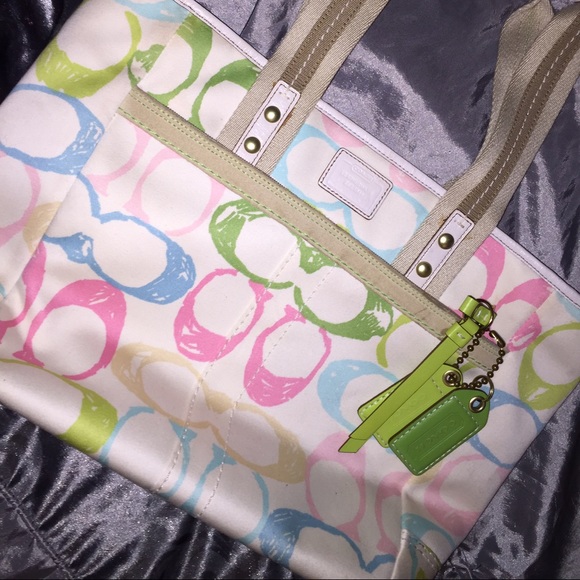 COASH PURSE , PERFECT FOR SPRING/SUMMER