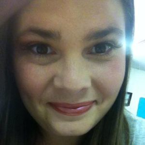 Meet your Posher, Caitlin