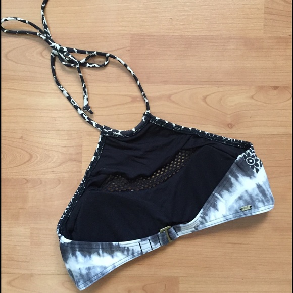 Black tie dye halter bikini top w/ mesh/Rip Curl - Picture 3 of 4