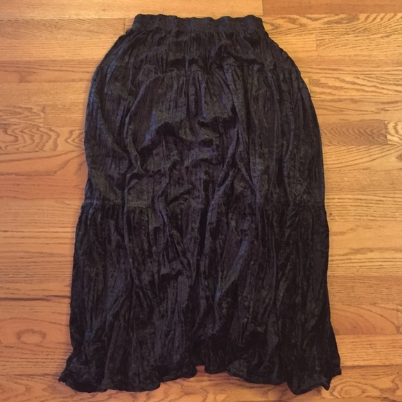 Long velvet black skirt