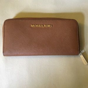 Michael Kors Zip Around Wallet