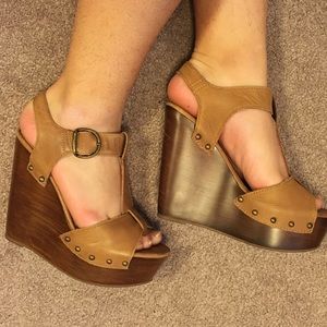 Steve Madden Tan Wedge