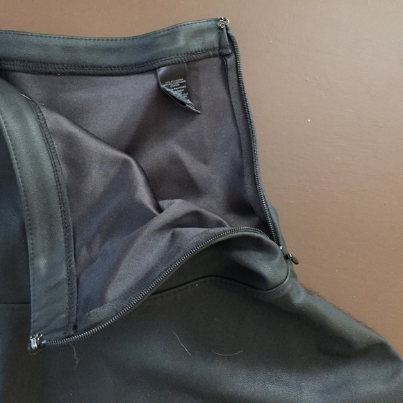 Express faux leather mini skirt - Picture 3 of 7