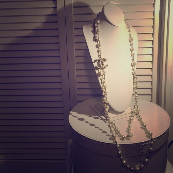 Chanel pearl necklace