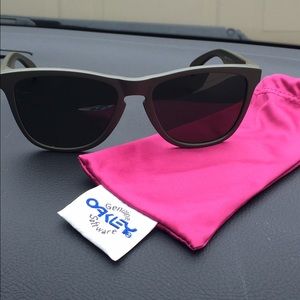 Oakley frog skin sunglasses