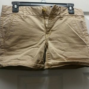 American Eagle kaki shorts