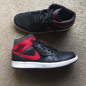 Jordan AJ1 Mid Basketball Shoe