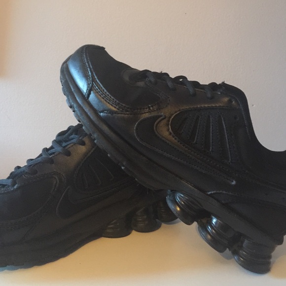 Black Nike Shocks Boys/women's
