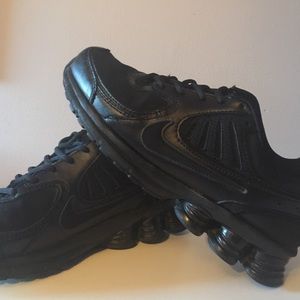 Black Nike Shocks Boys/women's