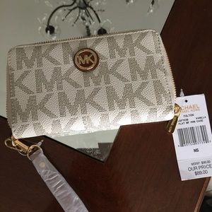 Micheal Kors wristlet