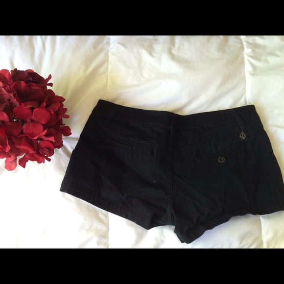 Volcom shorts - Picture 2 of 2