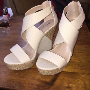 Nude wedges