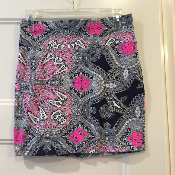 Fun pattern mini skirt