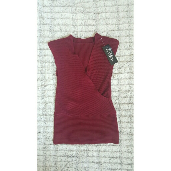 *SOLD*Deep V Ribbed Top - Picture 2 of 3