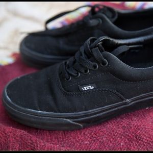 All Black Vans men's 7 women's 8.5 new condition