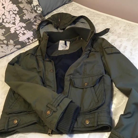 Green American Eagle Jacket - Picture 2 of 3