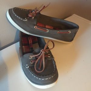 Boat shoes • slip on loafers