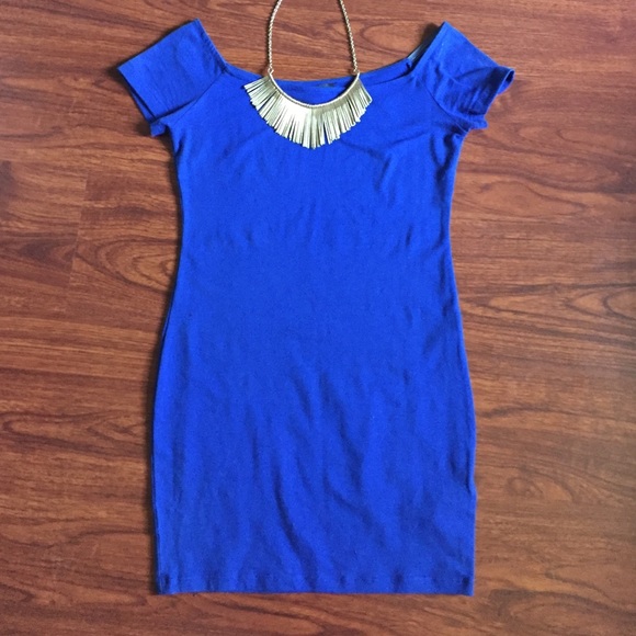 Off the shoulders dress.