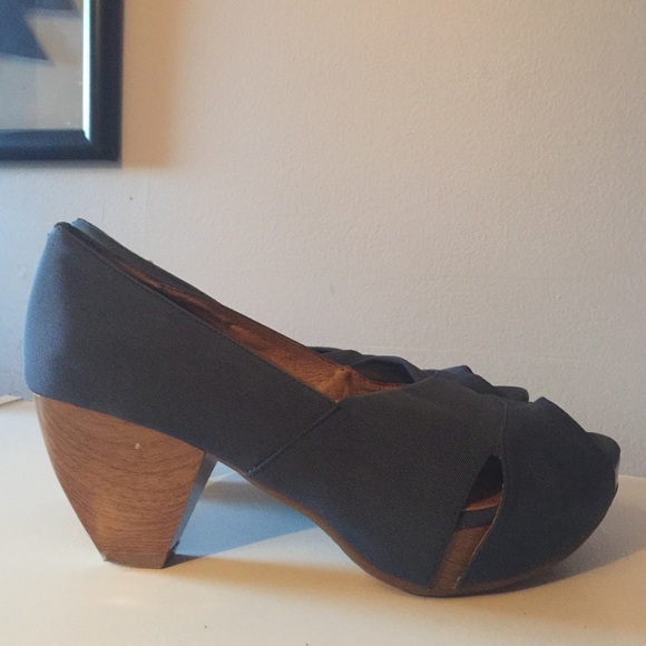 Miz Mooz blue shews =^.^=