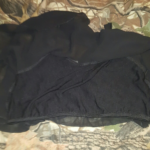 black crop top - Picture 3 of 3