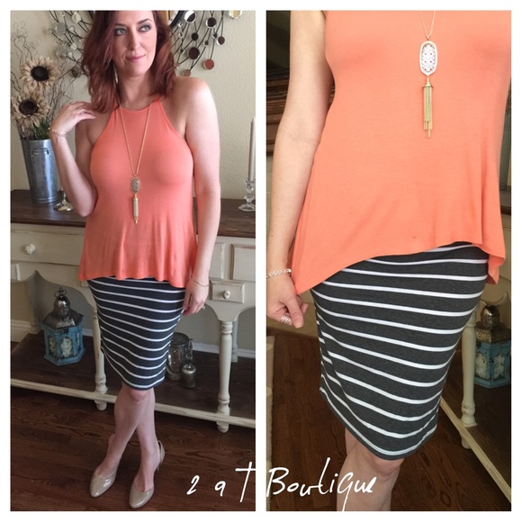 ❌SOLD OUT ❌ Grey & white Striped pencil skirt - Picture 2 of 2