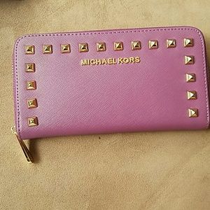 Michael Kors Wallet 💜PRICE IS FIRM JUST REDUCED