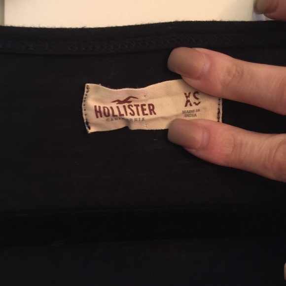 Hollister 3/4 length sleeve top - Picture 2 of 3