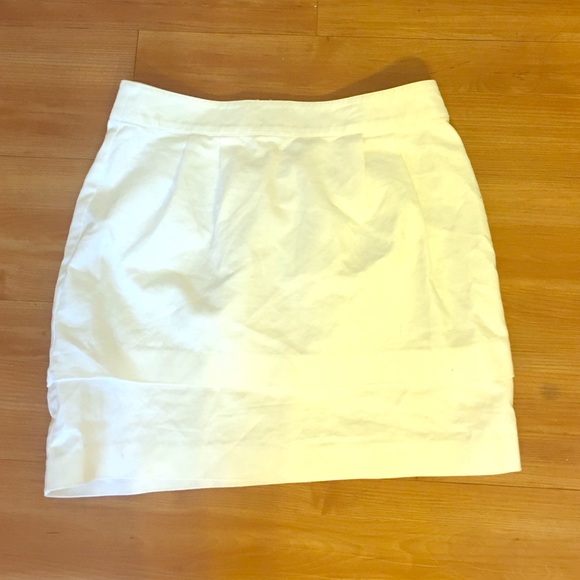 White structured skirt