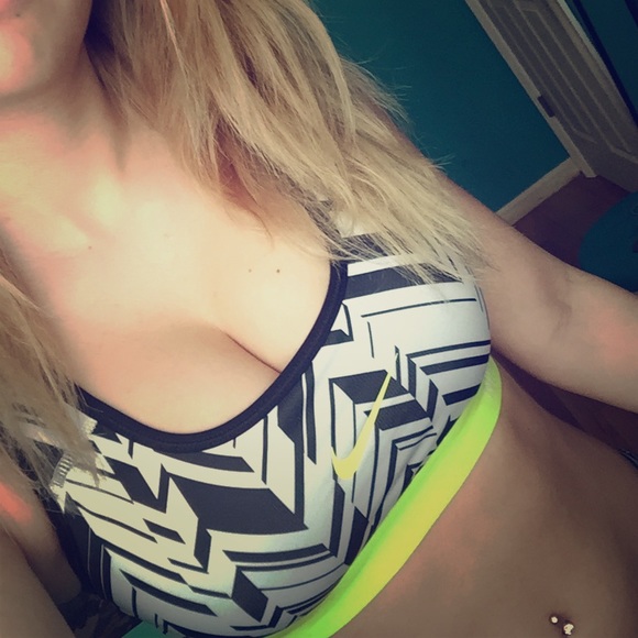 Nike pro dri fit sports bra