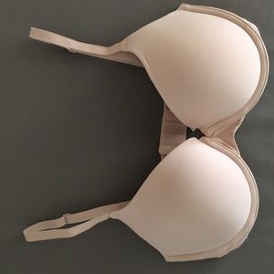 32DD Victoria's Secret nude bra.