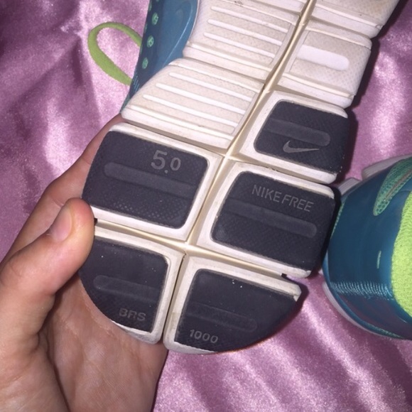 SOLD on Ⓜ️! Nike free runs 5.0 - Picture 4 of 4