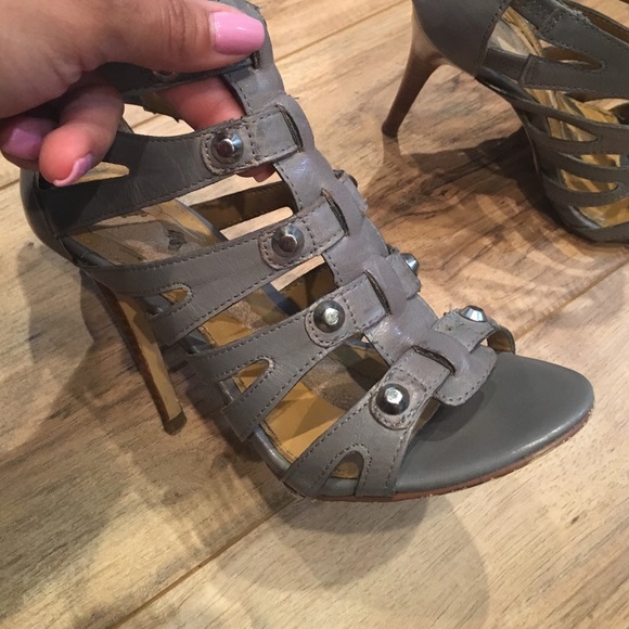 Spring Heels - Picture 2 of 3